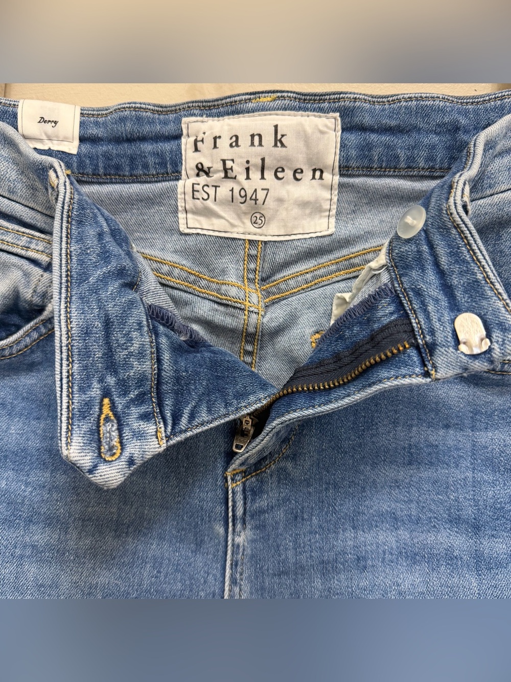 Frank & Eileen Derry Signature Jean Straight Frayed Hem Denim Jean Size 25 - Picture 12 of 13